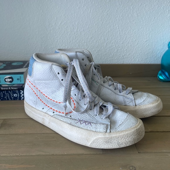 NIKE BLAZER MID 77 - VINTAGE 101 SIZE W7 - Picture 1 of 9